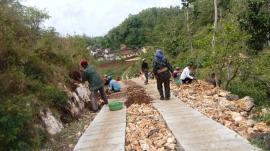 Warga Mulai Kerjakan Perbaikan Jalan Pertanian Dloka – Pakel